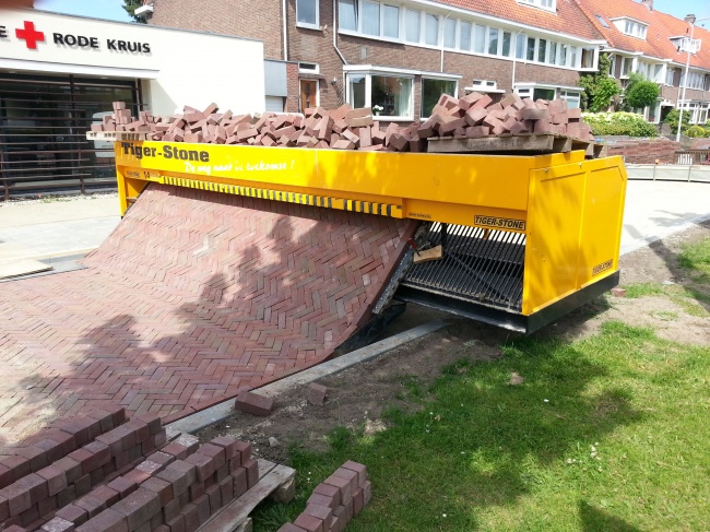 Tiger-Stone Paving Machine